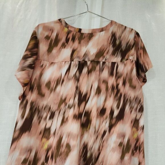 Torrid Water Color Print Georgette Hi-Low Short Sleeve Blouse - Picture 9 of 10